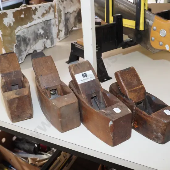 4 small wooden hand planes