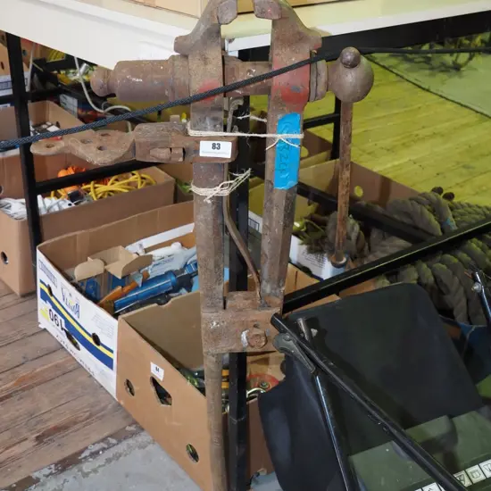 blacksmiths vice H-1060