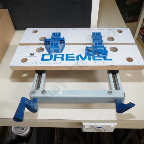 Dremel hobby vice