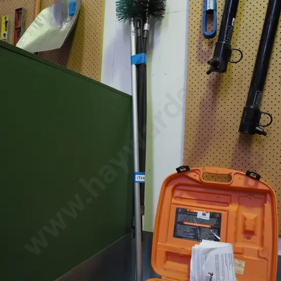 duct, flue or chimney cleaning brushes