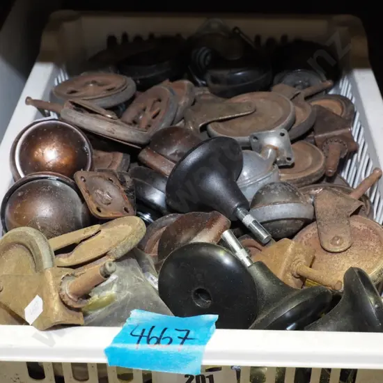 box of casters, bed feet