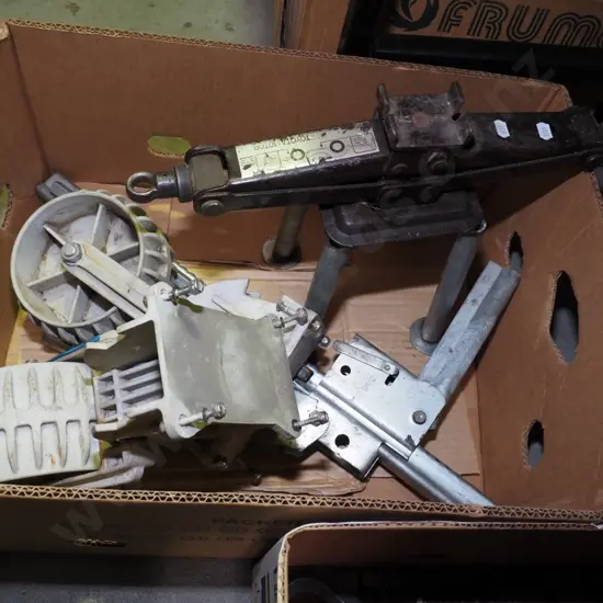 box; car jacks, heavy duty casters