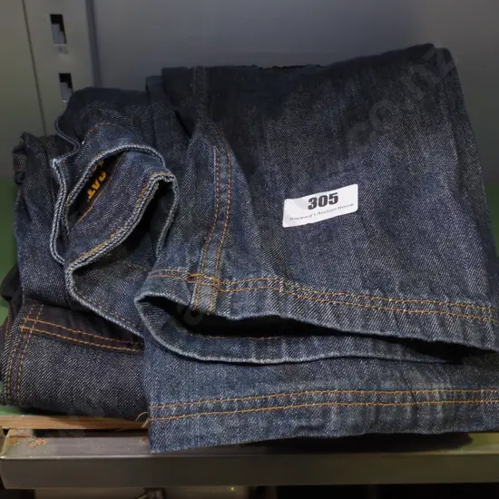 2 pairs of Caterpillar size 38 work jeans