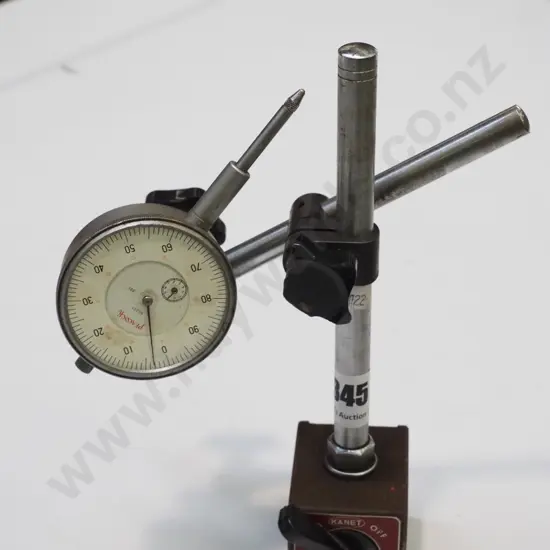 dial test indicator on magnetic based stand