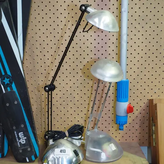 2 desk lamps