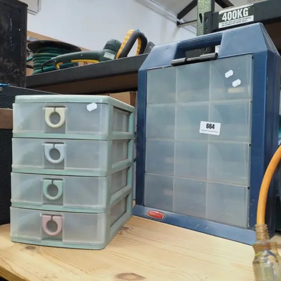 2 plastic storage chests H-420