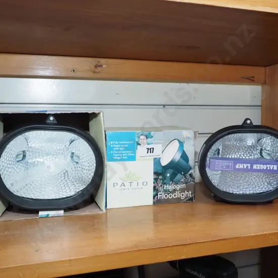 2x halogen flood lights