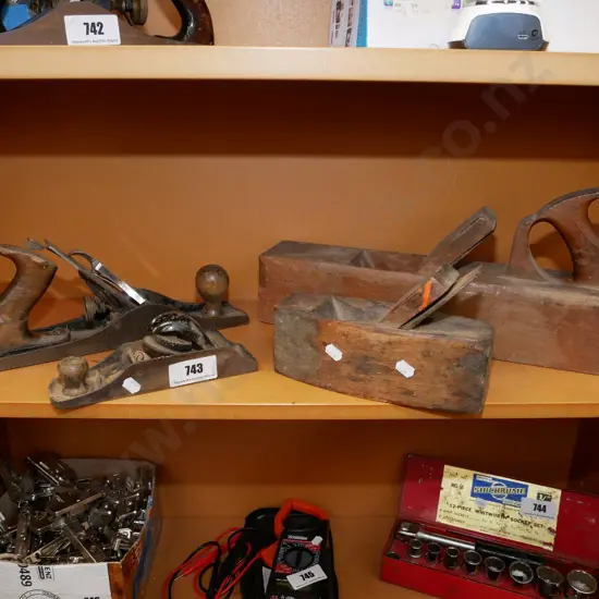 4 vintage hand planes