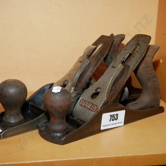 2 vintage hand palnes