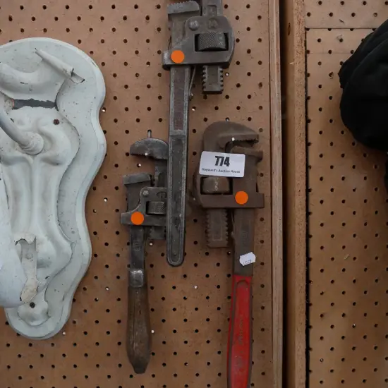 3 plumber's stilsons