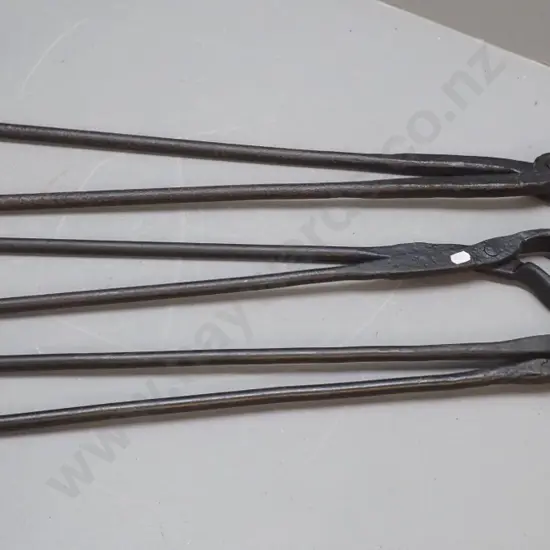 3 vintage cast iron blacksmith's tongs - longest is L-760