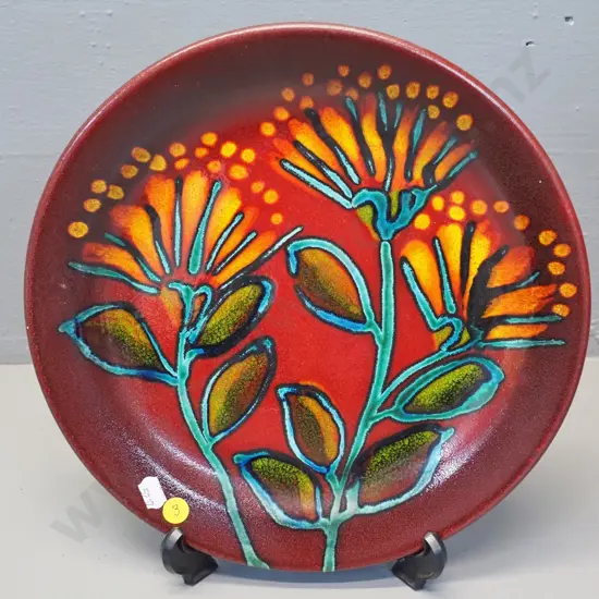 hand decorated Morris James Matakana studio pottery plate D-290