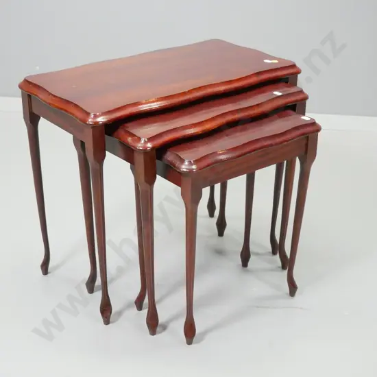 reproduction mahogany cab-leg set of 3 nesting tables H455 W530 D290