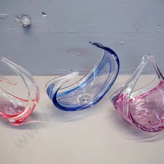 3 art glass basket vases, various coloured - small red one has Hokitika label, largest is H-210 L-220