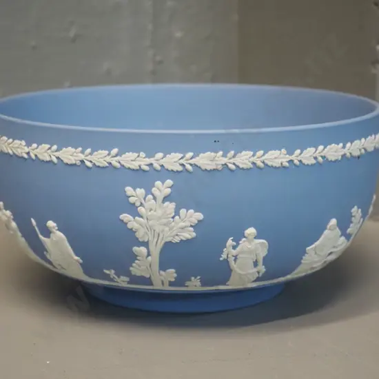 Wedgwood light blue jasperware large bowl H-100 D-200