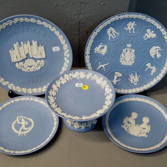 Wedgwood light blue jasperware - 4 commemorative plates and a small comport dish. Larger plate D-210