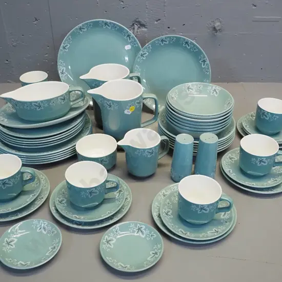 Crown Lynn Silver Maple 6-place dinner set including salt & pepper, jugs, etc. - chip to one dessert