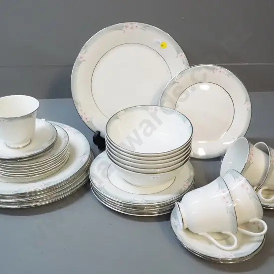 Royal Doulton 'Sophistication' dinner set - 6 places, missing one cup