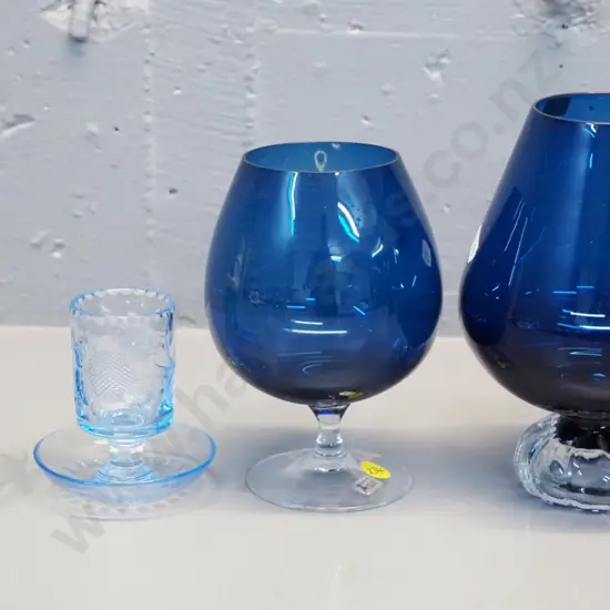 2 Seda Sweden blue glass goblets - larger is H-180 - and 2 small etched glass candlesticks H-90