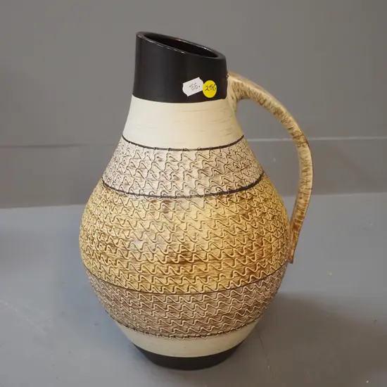 German pottery jug vase with sgraffito pattern H-320