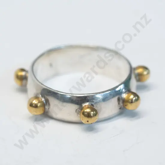 silver ring with 7 gold coloured knobs no mark