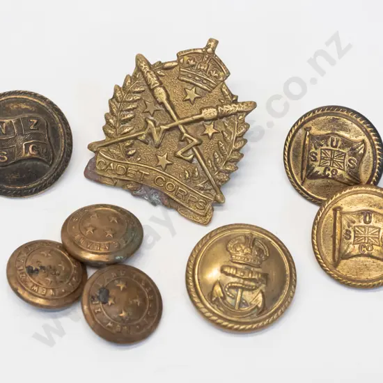 NZ Cadet Corps badge & asstd buttons
