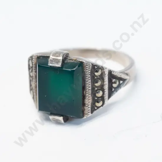 silver marcasite & green stone ring stamped 925