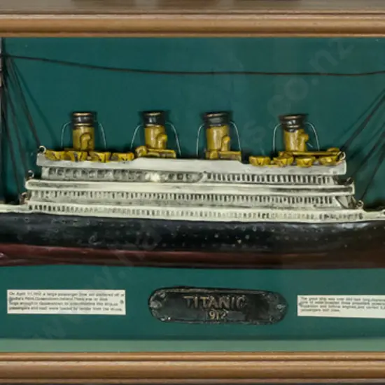 Titanic shadow box display H-240 W-800