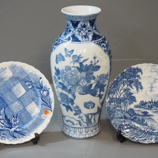 Grindley and Ridgways blue & white plates and a Chinese blue & white vase H-380