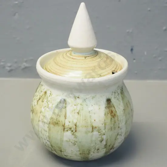 Hanmer pottery lidded honey or jam pot H-185 D-130