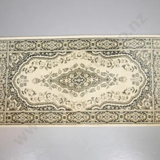small Persian style wool floor rug - pale greens and cream, some minor marks L-1150 W-600