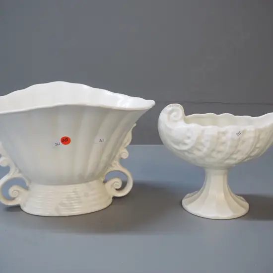 2 white English vases - Beswick and larger Wade H-180 W-290