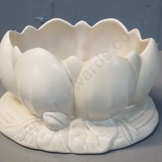 cream Clarice Cliff waterlily vase H-130 L-230 W-180