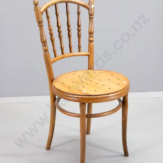 vintage spindle-back dining chair with pierced plywood seat - slight movement in joints H-880 Seat D-410