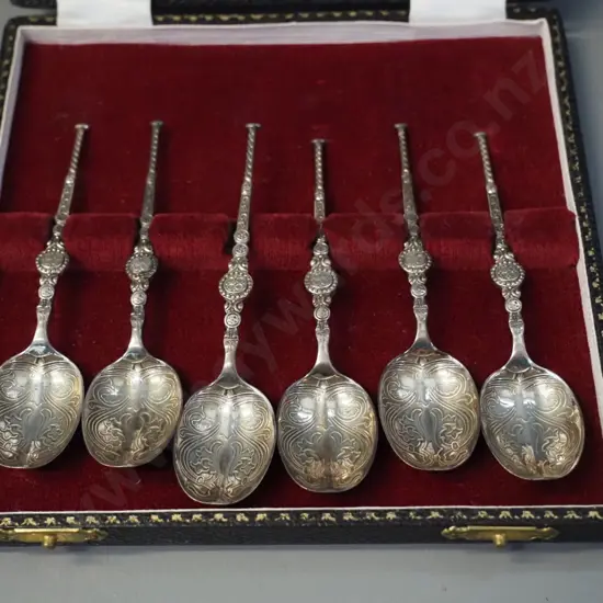 cased set of 6 sterling silver teaspoons with twist handles and engraved bowls - spoons are L-110