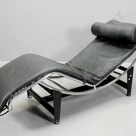 Le Corbusier style chrome & leather reclining chaise longue on black metal base H-690 L-1650 W-560