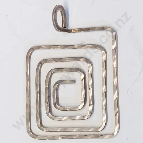 silver pendant stamped 925 no chain