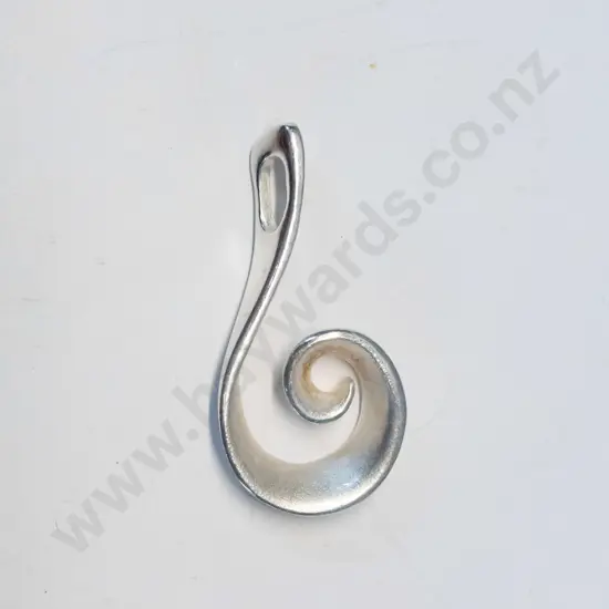 silver pendant stamped 925 no chain