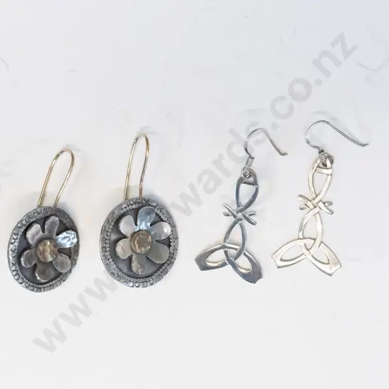 2 pairs silver earrings
