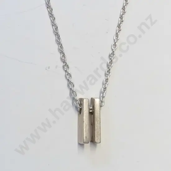 silver necklace stamped 925 Italy on chain