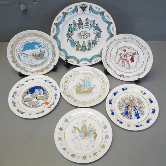 Spode D'Oyly Carte Opera Co commemorative plate and 6 Spode Christmas plates, assorted dates 1972 to 1982