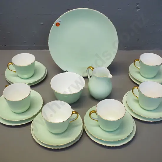 pale green & gilt edged Wedgwood 21-piece tea tea