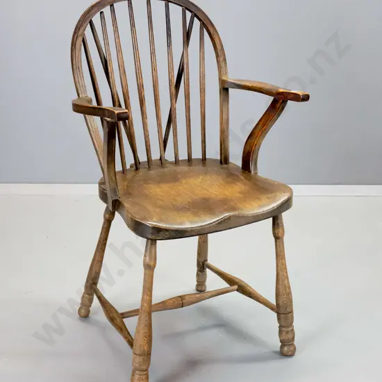 oak Windsor style carver chair - polish needs work, one loose arm needs glueing H-910 W-520 D-450
