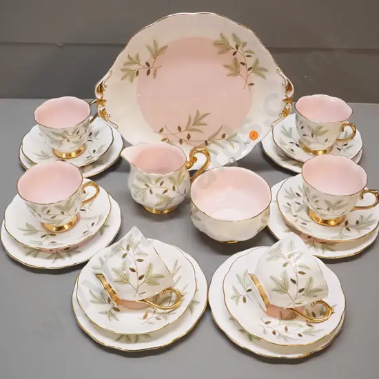 Royal Albert 'Braemar' pattern 21-piece tea set