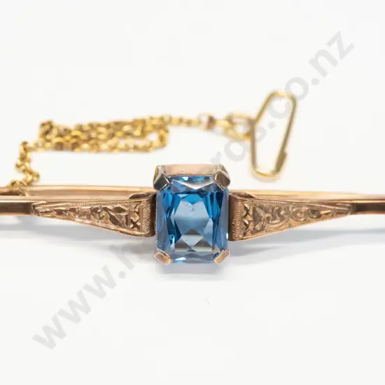 bar brooch with blue stone & safety chain stamped 9ct