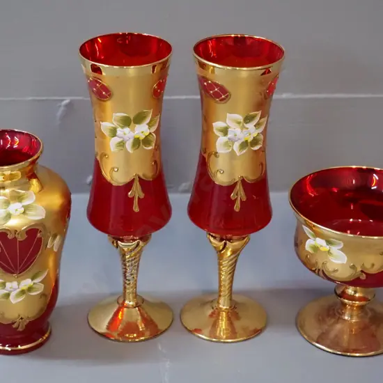 4 pieces of red Venetian glass - 2 champagne flutes H-210, comport, and a vase