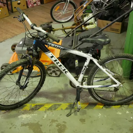 Trek mountain bike - some rust to brakes and forks