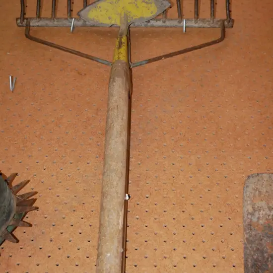 garden rake, aeroplane hoe