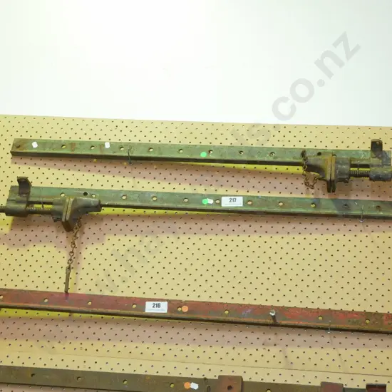 2x green sash clamps - green dots