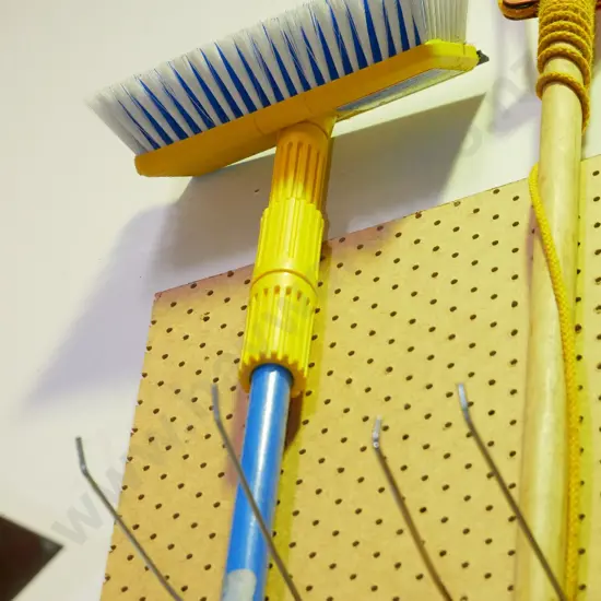 telescopic window brush